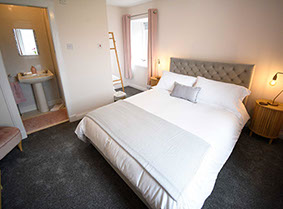 Tigh Beag Na Mara King Size Double Bed with En Suite Bathroom and WIFI Internet access