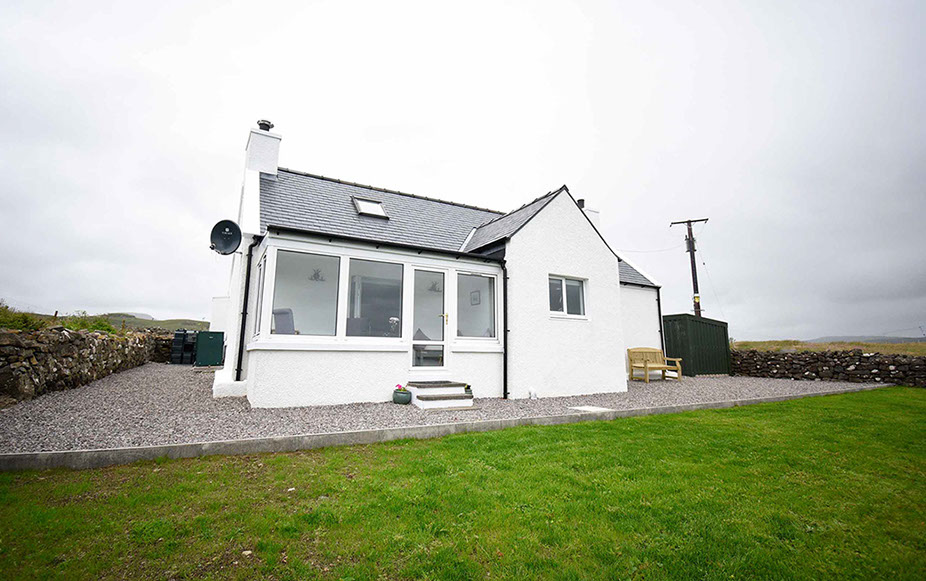 Tigh Beag Na Mara Self Catering Accommodation near Dunvegan on the Isle of Skye with Sea Views and Private Parking